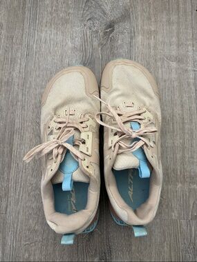 Altra Women's Beige and Light Blue Athletic Shoes